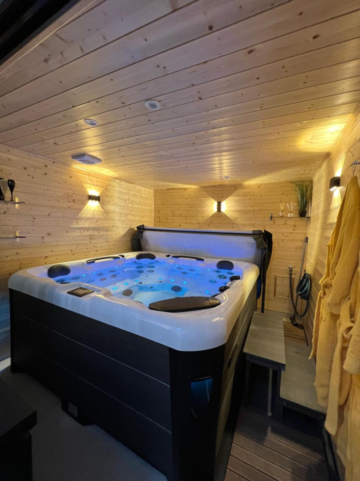 Les Suites De Stanislas Jacuzzi & Spa Nancy Exterior foto